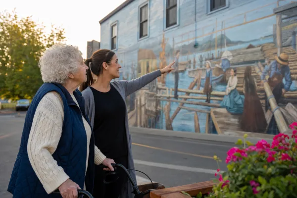 Chemainus murals outing for Chemainus senior home care